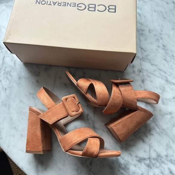 BCBG Heels Size 6 in Apricot - Picture 4 of 4